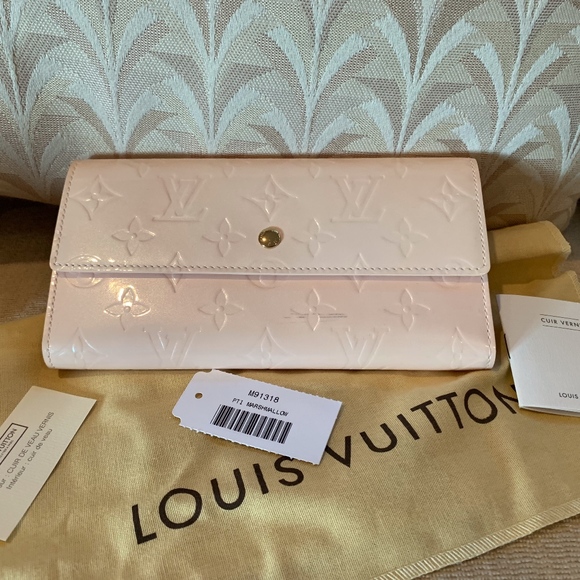 Louis Vuitton Handbags - Louis Vuitton Cuir Verni Wallet Marshmallow